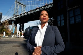 Bà Keechant Sewell, 49 tuổi, là người da màu thứ 3 đảm nhiệm cương vị cảnh sát trưởng của thành phố New York.(Nguồn: 12news)