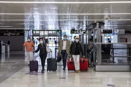 Nhiều hãng hàng không và tổ chức y tế không ủng hộ quy định xét nghiệm