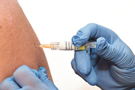 Bệnh nhân COVID-19 chưa tiêm phòng có nguy cơ tử vong cao gấp 5 lần