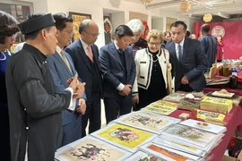 Đoàn Ban Tuyên giáo Trung ương thăm và làm việc tại Pháp