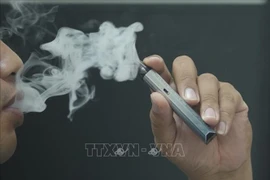 Thuốc lá điện tử chứa hơn 500 loại hóa chất độc hại. (Ảnh: Minh Quyết/TTXVN)