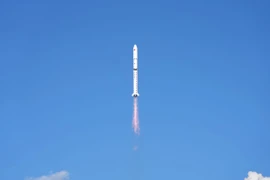  Tên lửa Trường Chinh-2D mang theo vệ tinh viễn thám Yaogan-39 được phóng từ Trung tâm phóng vệ tinh Tây Xương ở tỉnh Tứ Xuyên, Tây Nam Trung Quốc, ngày 10/12/2023. Ảnh: THX/TTXVN Tên lửa Trường Chinh-2D mang theo vệ tinh viễn thám Yaogan-39 được phóng từ Trung tâm phóng vệ tinh Tây Xương ở tỉnh Tứ Xuyên, Tây Nam Trung Quốc, ngày 10/12/2023. Ảnh: THX/TTXVN Tên lửa Trường Chinh-2D mang theo vệ tinh viễn thám Yaogan-39 được phóng từ Trung tâm phóng vệ tinh Tây Xương ở tỉnh Tứ Xuyên, Tây Nam Trung Quốc, ngày 10/12/2023. Ảnh: THX/TTXVN Tên lửa Trường Chinh-2D mang theo vệ tinh viễn thám Yaogan-39 được phóng từ Trung tâm phóng vệ tinh Tây Xương ở tỉnh Tứ Xuyên, Tây Nam Trung Quốc, ngày 10/12/2023. (Ảnh: THX/TTXVN)