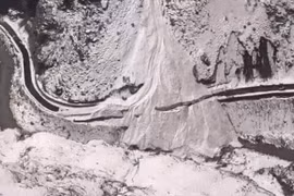 Vỡ sông băng dẫn tới lở tuyết tại khu vực thuộc bang Uttarakhand, miền Bắc Ấn Độ. (Nguồn: ndtv.com) 