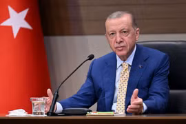 Tổng thống Thổ Nhĩ Kỳ Recep Tayyip Erdogan phát biểu với báo giới tại Istanbul. (Ảnh: THX/TTXVN) 