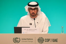 Chủ tịch COP28 Sultan Al Jaber phát biểu tại cuộc họp báo ở Dubai, UAE. (Ảnh: AFP/TTXVN)