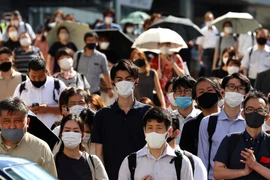 Người dân đeo khẩu trang ở Tokyo. (Nguồn: Kyodo)