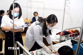 Nhờ Chiến dịch tiêm chủng vaccine sởi cho trẻ từ 1 đến 10 tuổi mà Thành phố Hồ Chí Minh đẩy mạnh từ tháng 8/2024 đến nay nên số trẻ có địa chỉ tại thành phố mắc sởi nhập viện giảm hẳn. (Nguồn: TTXVN)