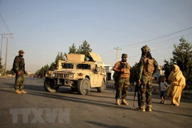 Lực lượng Taliban tuần tra trên một tuyến phố ở thủ đô Kabul, Afghanistan ngày 28/8/2021. (Ảnh: THX/TTXVN) 