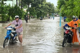 Mưa lớn gây ngập nặng nhiều tuyến đường ở Bình Dương