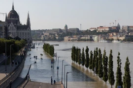 Mực nước sông Danube đoạn qua thủ đô Budapest, Hungary dâng cao sau bão Boris ngày 19/9/2024. (Ảnh: THX/TTXVN)