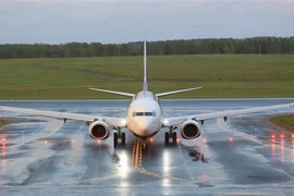 Máy bay của hãng hàng không Ryanair hạ cánh tại sân bay quốc tế Vilnius, Litva, ngày 23/5. (Ảnh: AFP/TTXVN) 