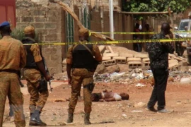 Quân đội Burkina Faso trong chiến dịch truy quét phần tử khủng bố. (Ảnh: AFP/TTXVN)