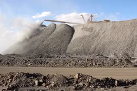 Một chiếc máy chiết xuất vật liệu đất hiếm tại mỏ Bayan Obo ở Nội Mông, Trung Quốc.( Ảnh: Reuters)