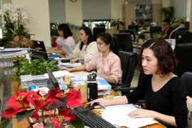 Hoạt động kế toán tại Kho bạc Nhà nước Hà Nội. (Ảnh: Phạm Hậu/TTXVN) 