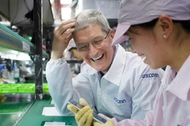 Apple đang gấp rút chuyển dây chuyền sản xuất iPhone, iPad sang Việt Nam và Ấn Độ (Ảnh: Getty.)
