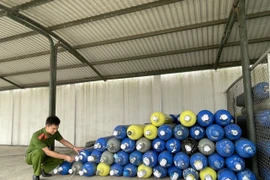 Quảng Ninh: Phát hiện, thu giữ số lượng lớn bình chứa khí cười