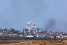 Khói bốc lên sau cuộc không kích trong xung đột Hamas-Israel tại Dải Gaza ngày 16/5/2024. (Ảnh: THX/TTXVN)