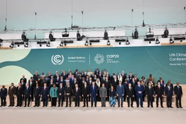 Các đại biểu chụp ảnh chung tại Hội nghị lần thứ 29 Các bên tham gia Công ước khung của Liên hợp quốc về biến đổi khí hậu (COP29) ở Baku, Azerbaijan ngày 12/11/2024. (Ảnh: THX/TTXVN)