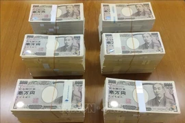 Đồng tiền mệnh giá 10.000 yen tại thành phố Yokosuka, quận Kanagawa (Nhật Bản). (Ảnh: AFP/TTXVN)