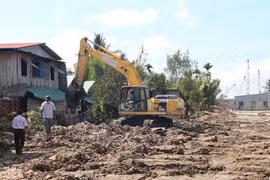 Thi công Cầu Rạch Miễu 2 đoạn qua xã Thới Sơn, thành phố Mỹ Tho. (Ảnh: Minh Trí/TTXVN) 