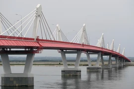 Khánh thành cầu đường bộ đầu tiên giữa Nga và Trung Quốc. (Ảnh: sputniknews.com)