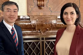 Đại sứ Dương Hoài Nam chào xã giao Chủ tịch Hạ viện Cộng hòa Séc Markéta Pekarová Adamová tại Trụ sở Hạ viện. (Ảnh: TTXVN phát)