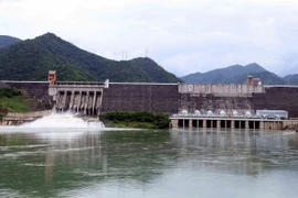 Nhà máy thủy điện Sơn La . (Ảnh: Quang Quyết/TTXVN) 
