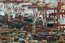 Quang cảnh cảng hàng hóa tại Tokyo, Nhật Bản. (Ảnh: AFP/TTXVN)