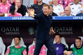 Huấn luyện viên đội tuyển Đức Julian Nagelsmann chỉ đạo các học trò trong trận đấu với Hungary. (Ảnh: THX/TTXVN)
