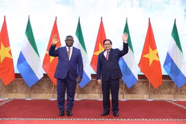 Thủ tướng Phạm Minh Chính và Tổng thống Cộng hòa Sierra Leone Julius Maada Bio. (Ảnh: Dương Giang/TTXVN) 