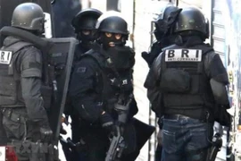 Cảnh sát Pháp làm nhiệm vụ. (Ảnh: NDTV/TTXVN)