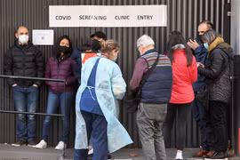 Một điểm xét nghiệm COVID-19 tại Melbourne, Australia. (Ảnh: AFP/TTXVN)