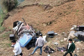 Hiện trường xe tải lao xuống vực ở Sa Pa, tỉnh Lào Cai. (Nguồn: Báo Tuổi trẻ. )