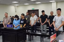 Phạt tù nhóm 9 bị cáo khai thác cát trái phép trên sông Đà