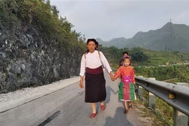 Thừa Thiên-Huế tăng cường hỗ trợ học sinh vùng cao đến trường