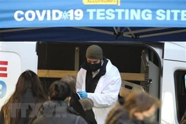 Một điểm xét nghiệm COVID-19 tại New York, Mỹ. (Ảnh: THX/TTXVN) 