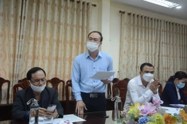 Chủ tịch UBND phường Hòa Minh Đinh Hữu Phúc phát biểu tại buổi giải trình. (Ảnh: Văn Dũng/TTXVN)