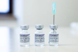 Vaccine phòng COVID-19 của hãng Pfizer-BioNTech. (Ảnh: Getty Images/TTXVN)