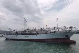 Trung Quốc đẩy mạnh tìm kiếm người mất tích sau vụ lật tàu đánh cá