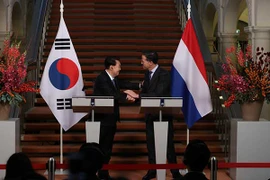 Tổng thống Yoon Suk Yeol và Thủ tướng Hà Lan Mark Rutte. (Nguồn: YONHAP News)