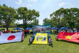 Lễ chào cờ khai mạc Giải bóng đá người Việt tại khu vực Kyushu (Nhật Bản). (Ảnh: Phạm Tuân/TTXVN)