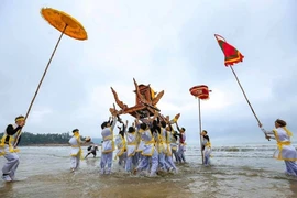 Lễ hội đền Cờn ở Quỳnh Phương, thị xã Hoàng Mai là một trong những lễ hội lớn ở Nghệ An.(Nguồn: Bộ Văn hóa, Thể thao và Du lịch)