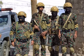 Lực lượng trung thành với phiến quân Houthi tham gia cuộc diễu hành nhân một sự kiện ở Sanaa, Yemen ngày 31/3. (Ảnh: AFP/TTXVN) 
