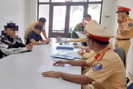 Đoàn xe phân khối lớn lao vào cao tốc đâm vào cảnh sát giao thông