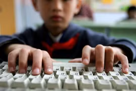 Trang bị cho trẻ kỹ năng số để tránh rủi ro khi sử dụng internet