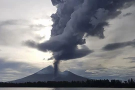 Núi lửa Ulawun ở Papua New Guinea đang phun trào. (Nguồn: ABS) 
