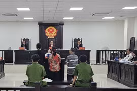 Quang cảnh phiên tòa. (Ảnh: TTXVN phát)