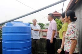 Gia đình ông Nguyễn Văn Thỏa, xã Tràng An, huyện Bình Lục đã sử dụng vốn vay đầu tư hệ thống nước sạch đảm bảo vệ sinh. (Ảnh: Nguyễn Chinh/TTXVN)