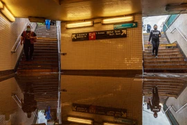 Mỹ: Ga tàu điện ngầm đông đúc nhất thành phố New York ngập trong nước