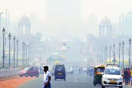 Khói mù dày đặc đã bao trùm thủ đô New Delhi của Ấn Độ.(Nguồn Reuters.)